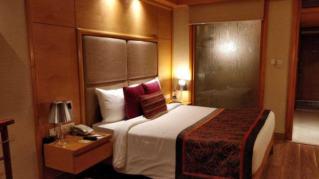מלון ניו דלהי Jaypee Vasant Continental מראה חיצוני תמונה A bedroom at the Taj Bengal