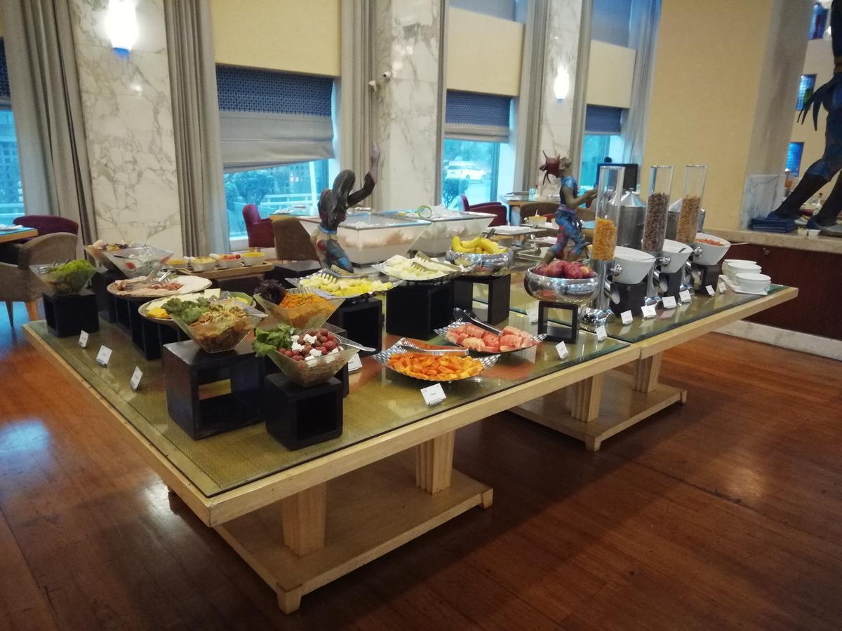 מלון ניו דלהי Jaypee Vasant Continental מראה חיצוני תמונה A buffet at a hotel